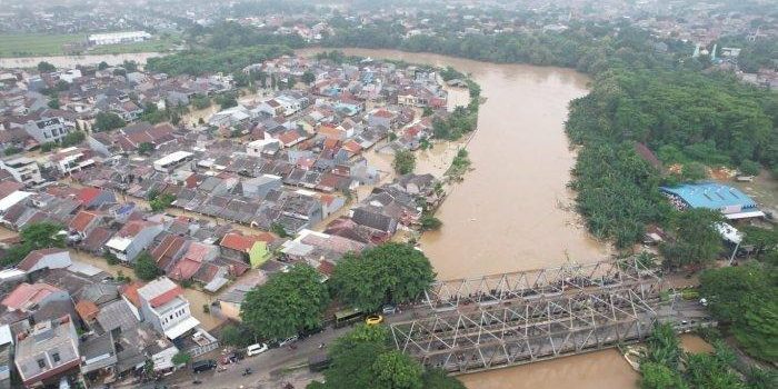 Ratusan-Rumah-di-Bekasi-Terendam-Banjir-Imbas-Hujan-Deras-Seharian